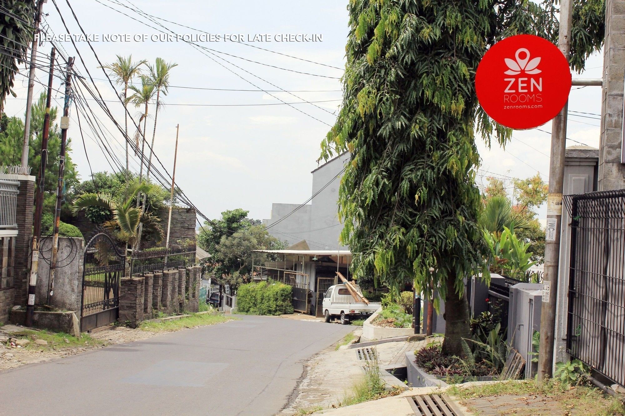 Zen Cipedes Tengah Homestay Bandung