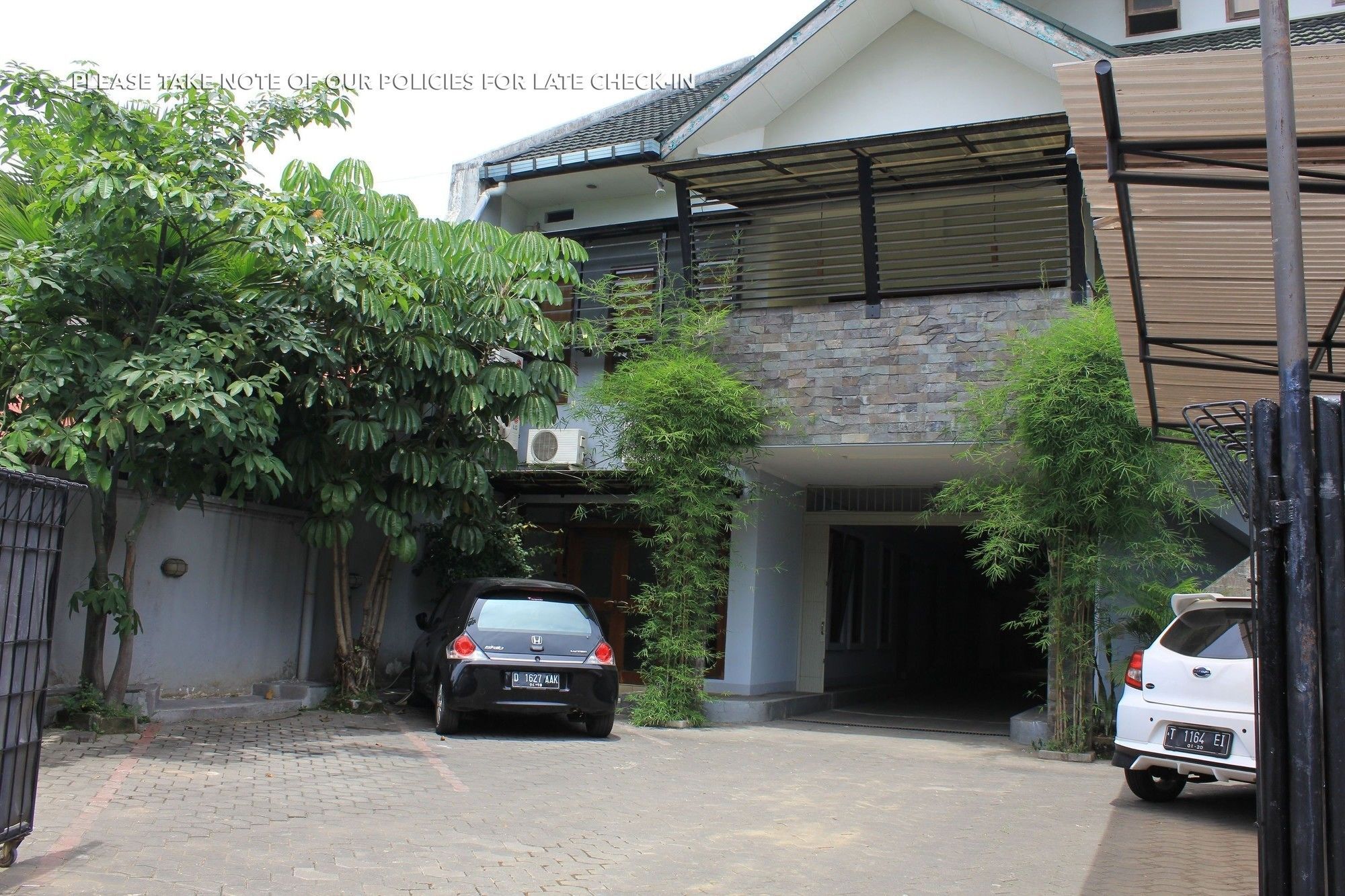Zen Cipedes Tengah Homestay Bandung